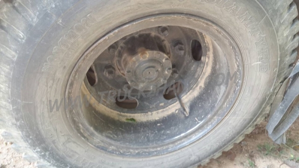 รถบรรทุก 6 ล้อ ติดเครน ยี่ห้อ NISSAN  180  แรงม้า  เครนขนาด 5 ตัน