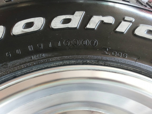 ล้อหยดน้ำขอบ 15 x8.5 ออฟ-27 พร้อมยาง BF 31X10.5R15 ล้อหยดน้ำขอบ 15 x8.5 ออฟ-27 พร้อมยาง BF 31X10.5R15