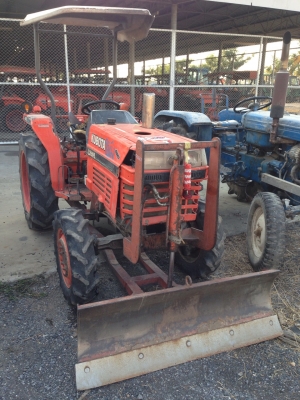 Kubota L2605 เก่าไทย ใบมีดดันดิน พร้อมผาน 6