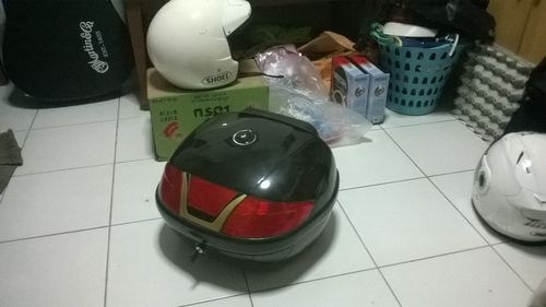 ขายกระเป๋าพร้อมกุญแจล๊อคอย่างดีแต่ไม่ม่ฐานยึดกะมอไซด์ถูกๆ ขายกระเป๋าพร้อมกุญแจล๊อคอย่างดีแต่ไม่ม่ฐานยึดกะมอไซด์ถูกๆ