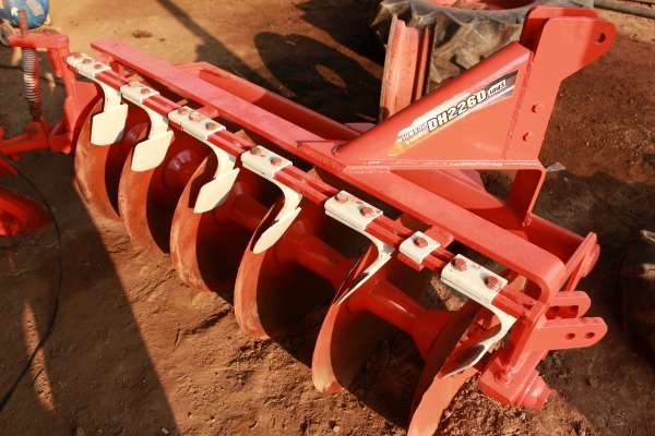 รถไถ KUBOTA L3408 พร้อมผานหกตราช้าง