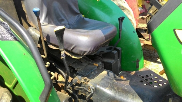 ขาย JOHN DEERE 5205 2เพรา พร้อมดันห้า ผาน 3 อุปกรณ์หน้าหลังครบ ราคา 400,000 สอบถาม 0818618678  อ.แกลง จ.ระยอง