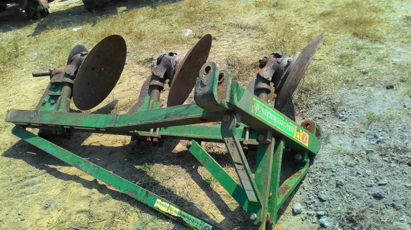 ขาย JOHN DEERE 5205 2เพรา พร้อมดันห้า ผาน 3 อุปกรณ์หน้าหลังครบ ราคา 400,000 สอบถาม 0818618678  อ.แกลง จ.ระยอง