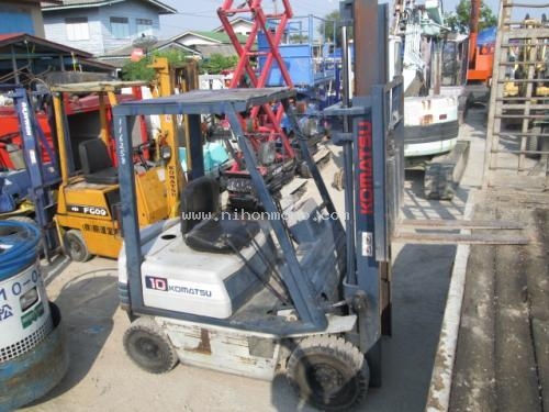รถยก    KOMATSU    FG10-15   รหัสสินค้า : 13001009   หรือเพิ่มเติมไดที่ www.nihonmono.com