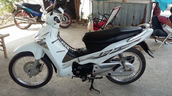 ขาย  Wave 125i  ตัวท่อดำ สีขาว