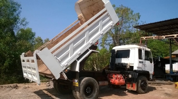 ขาย 6 ล้อดั้ม คัสซี 10 ล้อหัวยาว วางหัว FUSO เครื่อง 6HE1 195 แรงม้า เฟืองท้ายใหญ่ เบรคทิฟฟี่ เพาวเวอร์ แอร์เย็น ยางเต็ม เขียนแบบพร้อมโอนให้ด้วยครับ ขาย 6 ล้อดั้ม คัสซี 10 ล้อหัวยาว วางหัว FUSO เครื่อง 6HE1 195 แรงม้า เฟืองท้ายใหญ่ เบรคทิฟฟี่ เพาวเวอร์ แอร์เย็น ยางเต็ม เขียนแบบพร้อมโอนให้ด้วยครับ