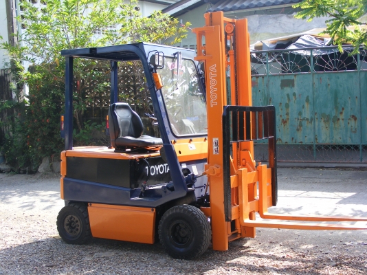 ให้เช่า รถฟอรค์ลิฟท์ไฟฟ้า