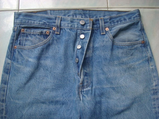 รหัส0748 ยีนส์Levi's 501 ผ้าทราย ของแท้ มือสอง เอว 34นิ้วครึ่ง ยาว 30 made in usa
