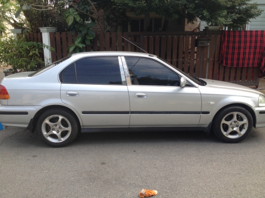 Honda Civic ตาโต 1.6 vtec เกียร์ธรรมดา ปี1996 Honda Civic ตาโต 1.6 vtec เกียร์ธรรมดา ปี1996