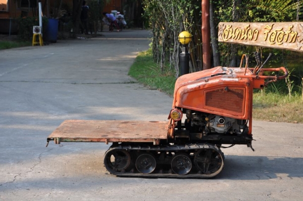 ขายรถบรรทุก ตีนตะขาบKUBOTA ดีเซล มีเกียร์ สภาพ เดิมญี่ปุ่น อะเนคประสงค์18,000เท่านั้น!!