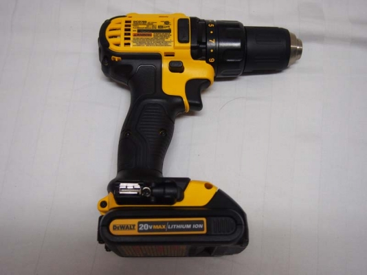 สว่านไร้สาย DeWALT DCD780 ไฟ20โวลท์พร้อมแท่นชาร์จแบ็ตลิเทียม2ก้อนและเคสพลาสติค Build in USA สว่านไร้สาย DeWALT DCD780 ไฟ20โวลท์พร้อมแท่นชาร์จแบ็ตลิเทียม2ก้อนและเคสพลาสติค Build in USA