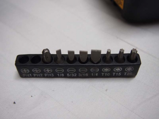 สว่านไร้สายพร้อมด้ามจับ DeWALT DCD940 XRP ไฟ18โวลท์พร้อมแท่นชาร์จแบ็ต1ก้อนและเคสพลาสติค สว่านไร้สายพร้อมด้ามจับ DeWALT DCD940 XRP ไฟ18โวลท์พร้อมแท่นชาร์จแบ็ต1ก้อนและเคสพลาสติค