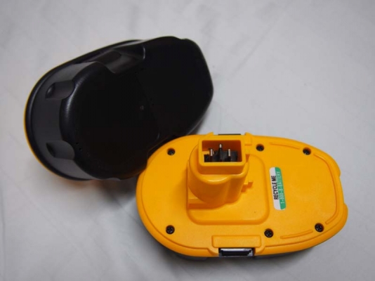 สว่านไร้สายพร้อมด้ามจับ DeWALT DCD940 XRP ไฟ18โวลท์พร้อมแท่นชาร์จแบ็ต1ก้อนและเคสพลาสติค สว่านไร้สายพร้อมด้ามจับ DeWALT DCD940 XRP ไฟ18โวลท์พร้อมแท่นชาร์จแบ็ต1ก้อนและเคสพลาสติค