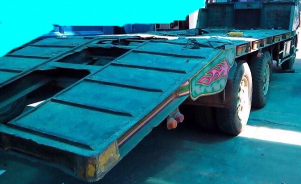 MITSUBISHI FUSO FN527 - 175 HP 6D15 M-A23489 สิบล้อ 2 เพลา เทรลเลอร์ใหญ่ท้ายลาดขึ้นรถแบ็คโฮร PC 200-320 ได้เลยครับ รถสวยมากๆครับ วางเครื่อง 6D15 เกียร์ 6 SPEED มีสโลว์ลงเล่มครบ หัวเก๋ง FUSO M5 ตาหวานลายสวยลงเล่มครบ ภายในสวย แอร์เย็น พวงมาลัยเพาเวอร์ ระบบเ