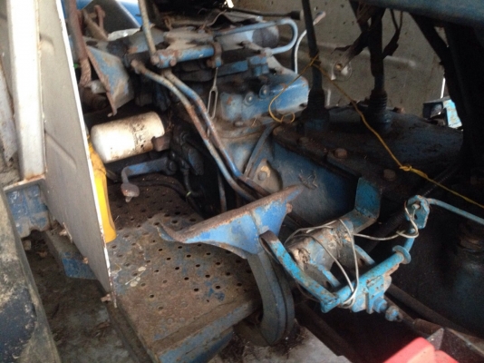 ขายรถไถเพลาเดียวFORD 6610 เก่าเก็บ สภาพดี สนใจโทร 081-970-1072