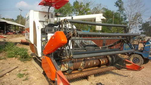 ขายรถเกี่ยวข้าว 95 อุ้ม 1400 กก 680000 วิ่ง พันปลายชั่วโม