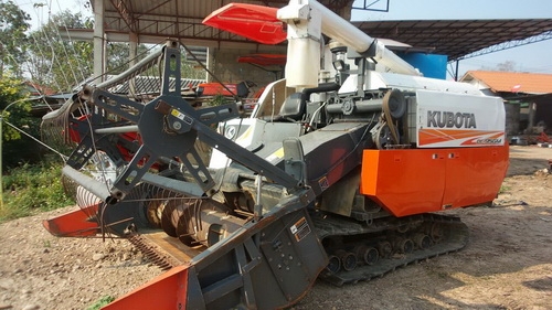 ขายรถเกี่ยวข้าว 95 อุ้ม 1400 กก 680000 วิ่ง พันปลายชั่วโม