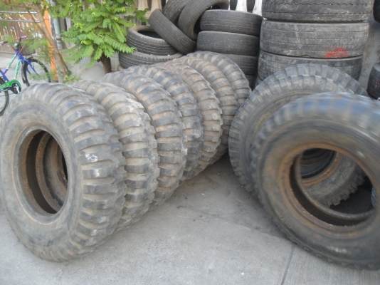 ยาง 11.00 - 20 ลายทหาร สวยๆ ราคา เส้นละ 1650 บาท