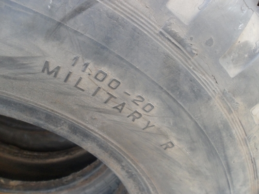 ยาง 11.00 - 20 ลายทหาร สวยๆ ราคา เส้นละ 1650 บาท