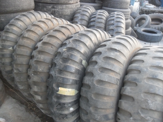 ยาง 11.00 - 20 ลายทหาร สวยๆ ราคา เส้นละ 1650 บาท