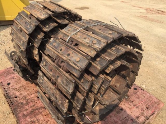 ขายแทรคเหล็ก ใช้กับ รถขุด KOBELCO SK030 นำเข้าจากญี่ปุ่น ติดต่อ 081-2990958/089-8368497 (เจ้าของขายเอง)