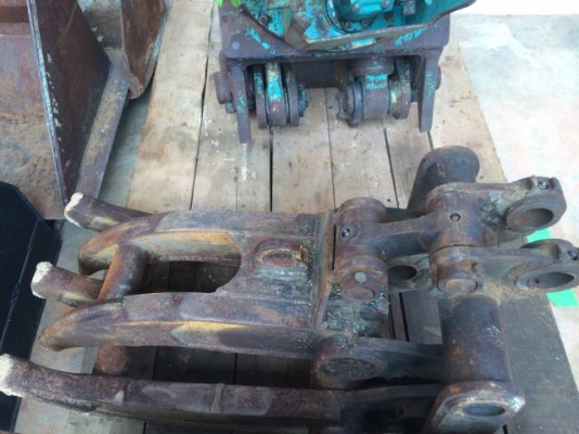 ขายปากคีบเหล็ก ใช้กับ รถขุด PC 60 นำเข้าจากญี่ปุ่น ติดต่อ 081-2990958/089-8368497 (เจ้าของขายเอง)