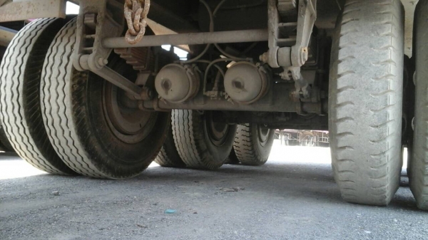 หางพื้นเรียบ3เพลาแท้ๆปี51-55. มี10หาง สวยๆยาง70-80\%. เล่มพร้อม