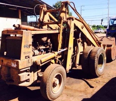 KOMATSU SD20 รถตักล้อยาง สภาพดีพร้อมทำงานได้เลยครับ เครื่องแรงดีกำลังดีไม่เยิ้ม ปั๊มเดิมๆดีทำงานได้คล่องตัว ตักได้ครึ่งคิวครับ ช่วงล่างแน่น เอกสารสัญญาซื้อขาย ราคาต่อรองได้ครับ