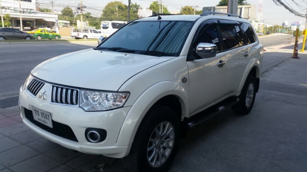 MITSUBISHI PAJERO ปี 2011 ตัว TOP เบาะหนังปรับไฟฟ้า ARIBAG คู่หน้า เบรคระบบ ABS มีจอ TV ล้อ MAX เครื่องแน่น ช่วงล่างดี พวงมาลัยมัลติฟังชั่น สีสวย ภายในสภาพสวย รถพร้อมใช้งาน จัดไฟแนนได้ ฟรีดาวน์