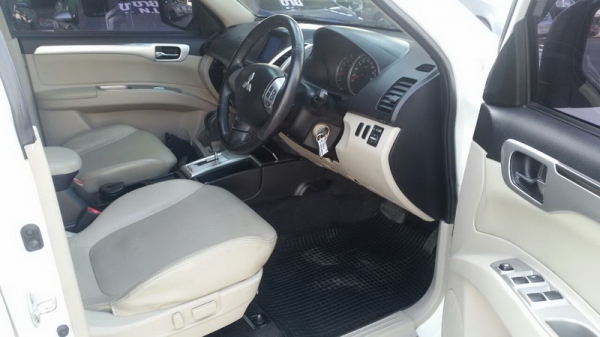 MITSUBISHI PAJERO ปี 2011 ตัว TOP เบาะหนังปรับไฟฟ้า ARIBAG คู่หน้า เบรคระบบ ABS มีจอ TV ล้อ MAX เครื่องแน่น ช่วงล่างดี พวงมาลัยมัลติฟังชั่น สีสวย ภายในสภาพสวย รถพร้อมใช้งาน จัดไฟแนนได้ ฟรีดาวน์