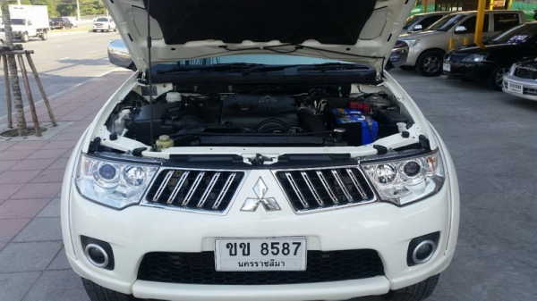 MITSUBISHI PAJERO ปี 2011 ตัว TOP เบาะหนังปรับไฟฟ้า ARIBAG คู่หน้า เบรคระบบ ABS มีจอ TV ล้อ MAX เครื่องแน่น ช่วงล่างดี พวงมาลัยมัลติฟังชั่น สีสวย ภายในสภาพสวย รถพร้อมใช้งาน จัดไฟแนนได้ ฟรีดาวน์