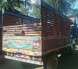 ขายด่วน รถอีแต๋น 4 ล้อ พร้อมบรรทุกหนักได้เลยครับ เครื่องยนต์ RT140 แน่นแรงดีกำลังไม่มีตกครับ ช่วงล่างคัชซีหน้า 5 เพลาลอย 4 ล้อดุมโผล่แหนบเต้า คานหน้าอีซูซุ ELF สภาพใหม่ ยางสภาพดี 80\% พร้อมใช้งาน เอกสารสัญญาซื้อขาย ราคาต่อรองได้ครับ