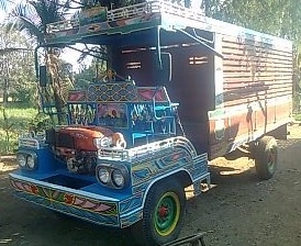 ขายด่วน รถอีแต๋น 4 ล้อ พร้อมบรรทุกหนักได้เลยครับ เครื่องยนต์ RT140 แน่นแรงดีกำลังไม่มีตกครับ ช่วงล่างคัชซีหน้า 5 เพลาลอย 4 ล้อดุมโผล่แหนบเต้า คานหน้าอีซูซุ ELF สภาพใหม่ ยางสภาพดี 80\% พร้อมใช้งาน เอกสารสัญญาซื้อขาย ราคาต่อรองได้ครับ