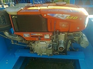 ขายด่วน รถอีแต๋น 4 ล้อ พร้อมบรรทุกหนักได้เลยครับ เครื่องยนต์ RT140 แน่นแรงดีกำลังไม่มีตกครับ ช่วงล่างคัชซีหน้า 5 เพลาลอย 4 ล้อดุมโผล่แหนบเต้า คานหน้าอีซูซุ ELF สภาพใหม่ ยางสภาพดี 80\% พร้อมใช้งาน เอกสารสัญญาซื้อขาย ราคาต่อรองได้ครับ