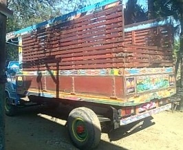 ขายด่วน รถอีแต๋น 4 ล้อ พร้อมบรรทุกหนักได้เลยครับ เครื่องยนต์ RT140 แน่นแรงดีกำลังไม่มีตกครับ ช่วงล่างคัชซีหน้า 5 เพลาลอย 4 ล้อดุมโผล่แหนบเต้า คานหน้าอีซูซุ ELF สภาพใหม่ ยางสภาพดี 80\% พร้อมใช้งาน เอกสารสัญญาซื้อขาย ราคาต่อรองได้ครับ