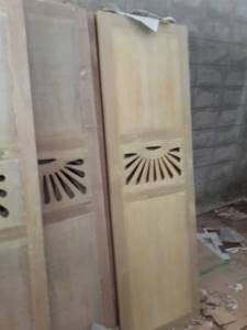 บานประตูตู้ไม้สักบานเลื่อน