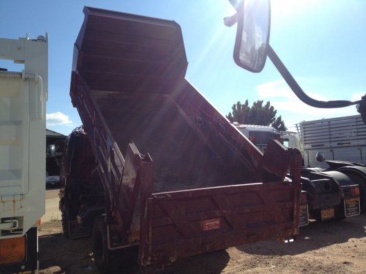 ตามสภาพถูกๆค่ะ HINO สิงห์ไฮเทค เครื่อง 165 แรงม้าดั้มพ์ดิน ยาว 3.80 เมตร กว้าง 2.0 เมตรยาง 825/16 รถสวยพร้อมใช้ค่ะ ราคาไม่แพงหาดั้มพ์วิ่งดินโทรมาเลยค่ะ