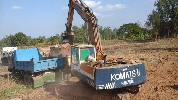 KOMUTSU PC 200 KOMUTSU PC 200