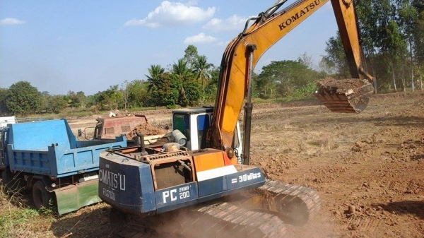 KOMUTSU PC 200