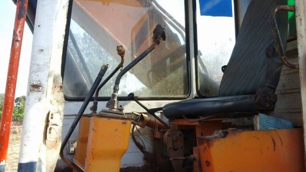 KOMUTSU PC 200 KOMUTSU PC 200