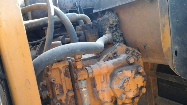 KOMUTSU PC 200 KOMUTSU PC 200