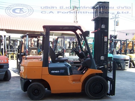 ขายรถ โฟล์คลิฟท์ TOYOTA รุ่น 7-FD30