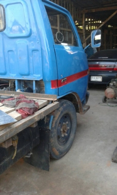 ขายรถบรรทุก 4 ล้อใหญ่พี้นเรียบ TOYOTA 88 แรงม้า ทะเบียนพร้อม ราคา 95000