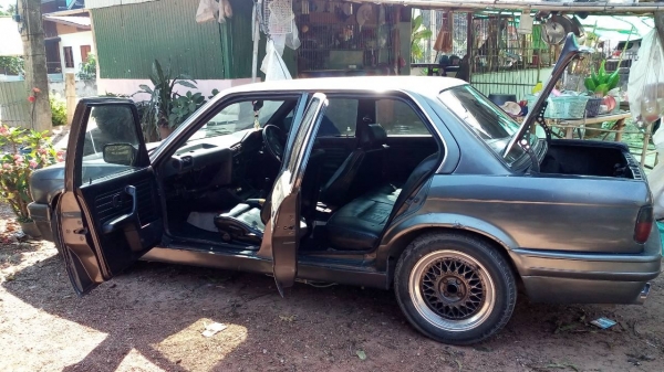 ขายด่วน bmw 318i ราคา 50000 ขายด่วน bmw 318i ราคา 50000