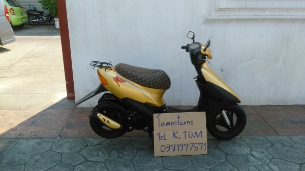 ขายรถป๊อบ HONDA ZX 34 สีทอง สวยสวย สภาพดีและพร้อมใช้งานได้เลย สตาร์ดมือ เครื่องดี สีสวยโอเค เก็บงานเก็บสีแล้ว แบตไหม่ ยางนอกยางในหน้าหลังเปลี่ยนไหม่ เบาะไหม่ ซื้อไปขับอย่างเดียวพอ ไม่ต้องทำเพิ่ม ขอขาย 9900 บาท K.tum 0971977571*ส่งทั่วโลก*