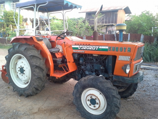 ขายด่วนรถไถนา KUBOTA L 3202 DT 4wd 4x4 เดิมๆ