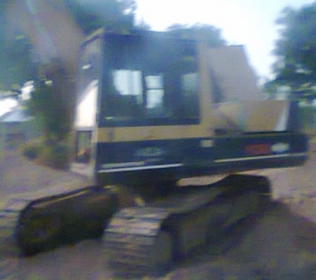 KOMATSU PC 120-3 รถบอดี้สวย เครื่องเดิมปั๊มเดิมๆทำงานไม่โหลดครับ ภายในเก๋งสะอาด คอนโทรลยาว ควบคุมง่ายคล่องตัวดี ภายนอกบูมอาร์มสวย ช่วงล่างเอวแน่น โรลเลอร์โซ่บูทใบแทรกหนาดีประมาณ 60\% พร้อมใช้งาน เอกสารสัญญาขาย ราคาต่อรองได้ครับ