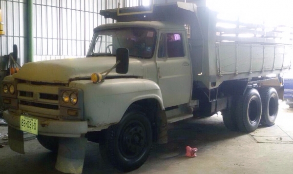 ISUZU TX 168 HP EH700 รถหัวยาวสิบล้อดั๊มพ์ 2 เพลา กระบะดั๊มพ์เหล็กฝาข้างคอกไม้ 8 ตันความยาว 6 เมตรสภาพดีไม่มีผุ เครื่องยนต์แรงดีไม่เยิ้มลงเล่มครบพร้อม หัวเก๋งประตูเหล็กสวยไม่มีผุภายในเก๋งคอนโซลครบ พวงมาลัยเพาเวอร์ ระบบเบรคทริ๊ปฟี้ ช่วงล่างคัชซีไม่บวม ยางส