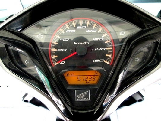 CLICK 125 i รุ่น racing ระบบ combibrake สีดำด้าน รถเดือน เมษายน ปี56 ไมล์ 5 พันโล ของแถม 2 รายการ 34900