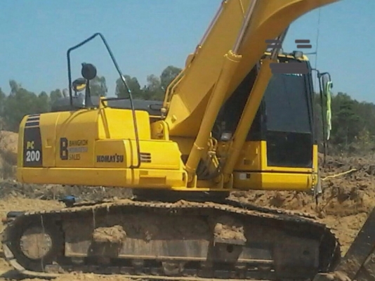 KOMATSU PC 200-8 รถสวยจัดครับ ทำงาน 6,126 ชม. เครื่องแน่นแรงดีไม่มีเยิ้ม ระบบไฟฟ้าหน้าจอครบไม่มีปัญหา ภายนอกบอดี้สวยเดิมดีมากครับ เอวแน่นดี บูมอาร์มสวย ช่วงล่างเต็มดีประมาณ 80\% เอกสารเล่มทะเบียนครบ ราคาต่อรองได้ครับ